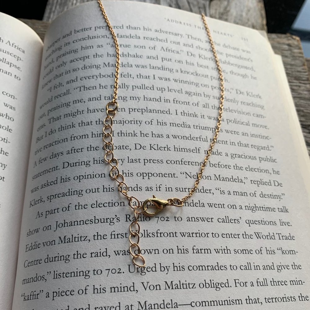 Women's Dainty Gold Heart-Shaped Necklace - Picture 2 of 2
